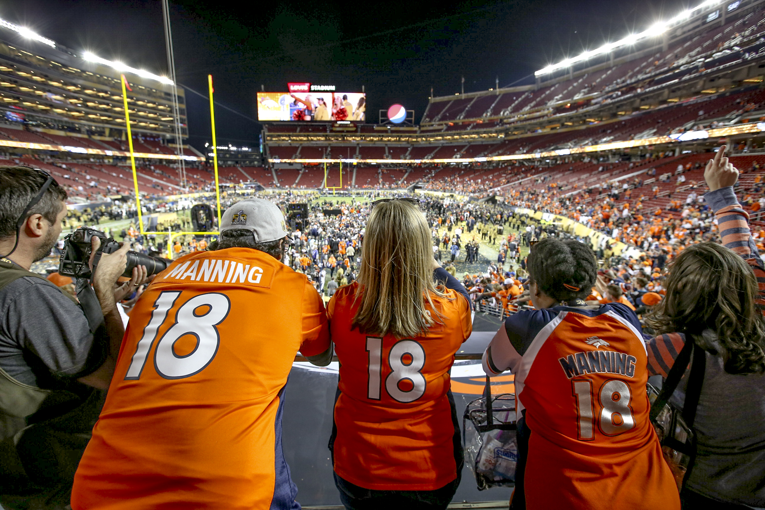 020716-Broncofans-ceremony