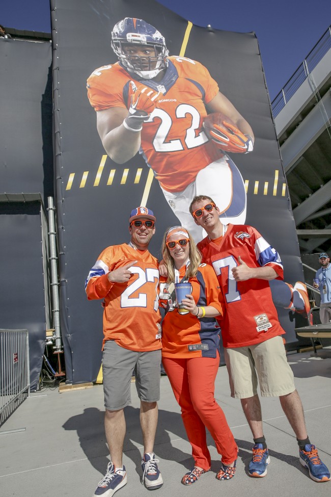 020716-Broncosfans-interior