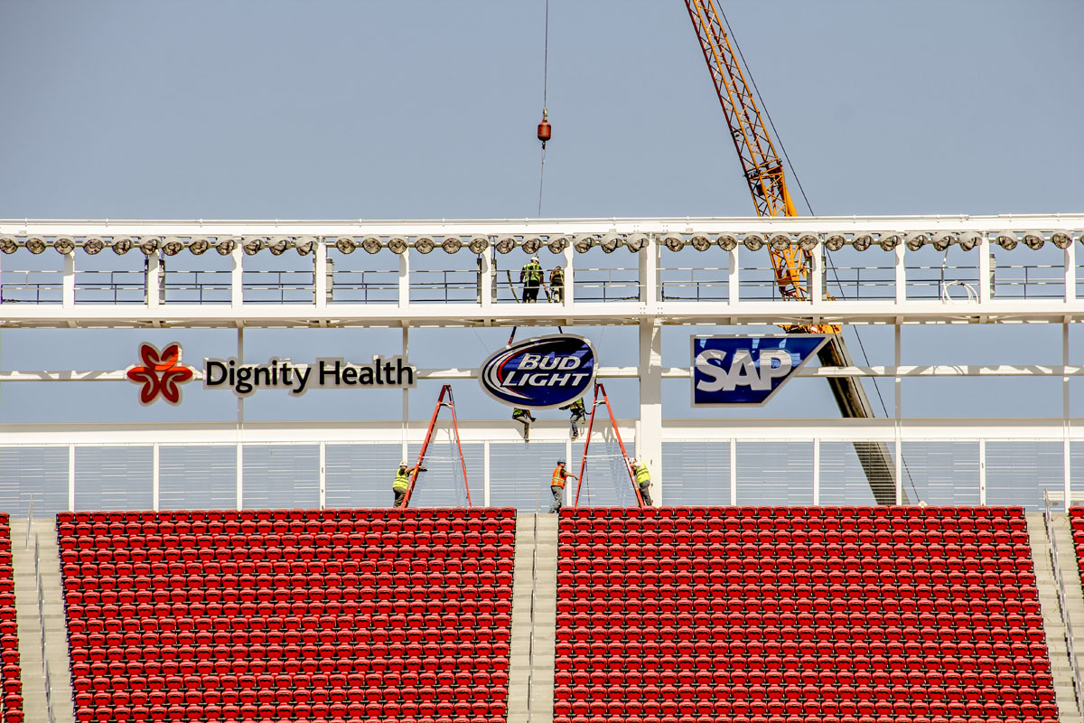 雛鳥様 ADRER×LHP Premium Stadium jumper Sponsor Signs Being Installed atop New Stadium - Levi's® Stadium