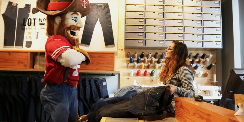 PHOTO GALLERY: SOURDOUGH SAM RECEIVES BRAND NEW LEVI'S JEANS - Levi's®  Stadium