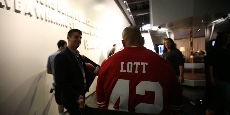 49ers Great Ronnie Lott Visits