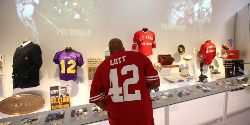 49ers Great Ronnie Lott Visits