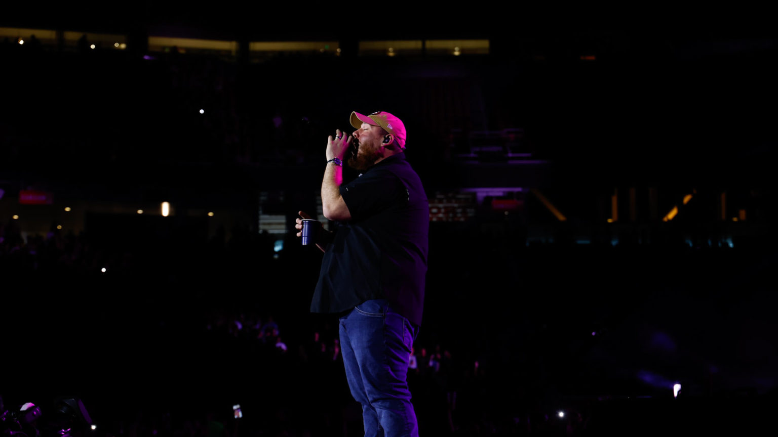 LUKE COMBS GROWIN’ UP AND GETTIN’ OLD TOUR COMES TO LEVI