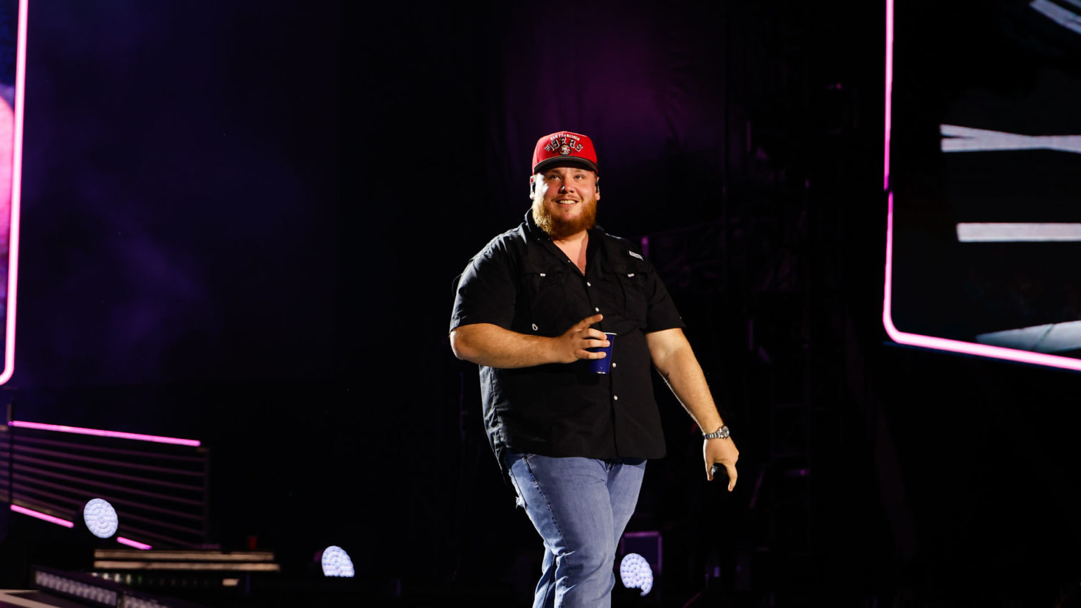 LUKE COMBS GROWIN’ UP AND GETTIN’ OLD TOUR COMES TO LEVI